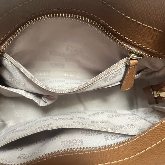 MICHAEL KORS Hamilton Traveler Saffiano TZ MD Messenger Bag in Brown - Picture 9 of 9